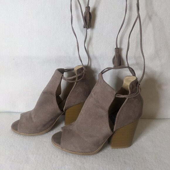 Qupid Women's Tan Faux Suede Tie Up Open Side Ankle Boot Size 6 - Picture 4 of 9